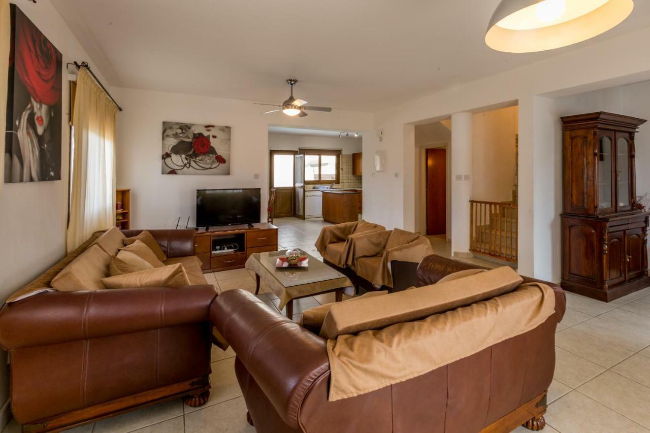 Villa Rina Paphos Eksteriør bilde